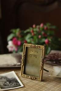 Elegante marco de fotos de metal para decoración urbana del hogar, con acabado de superficie cepillada, soluciones modernas para exhibir en galerías. - Product Image 4