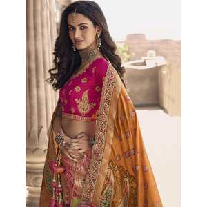 Magnifique Lehenga Choli de mariage en soie Banarasi violette avec broderie pour votre jour spécial - Product Image 3