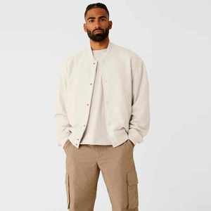 เสื้อแจ็คเก็ตฟลีซแบบ Letterman คุณภาพสูงสำหรับผู้ชาย พร้อมปกตั้งกันลม ปักลายได้ตามต้องการ สำหรับฤดูหนาว MOQ ต่ำ - Product Image 2