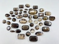 Grossiste Pierres précieuses en vrac de quartz naturel fumé facettées, noires, de formes et tailles variées, avec effet de jeu de couleurs/feu, traitées par cirage/huile pour la fabrication de bijoux