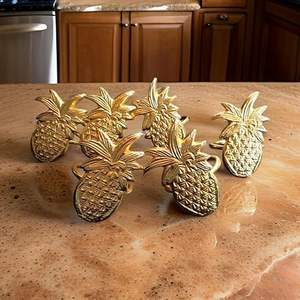 Juego de Servilleteros de Metal con Forma de Piña en Color Dorado para Boda, Estilo Contemporáneo - Product Image 2