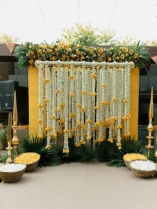 Witte Gele Goudsbloem Bloem Krans Bruiloft Decoratie Bloemenstring Feest Festival Haldi <span class=keywords><strong>Mehndi</strong></span> Podium Achtergrond Mandap Decor