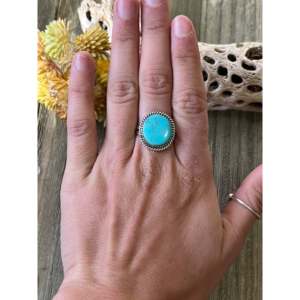 Bague en argent sterling avec turquoise Kingman, taille 8,5 - Bijoux fins géométriques faits à la main par les Navajo - Product Image 2
