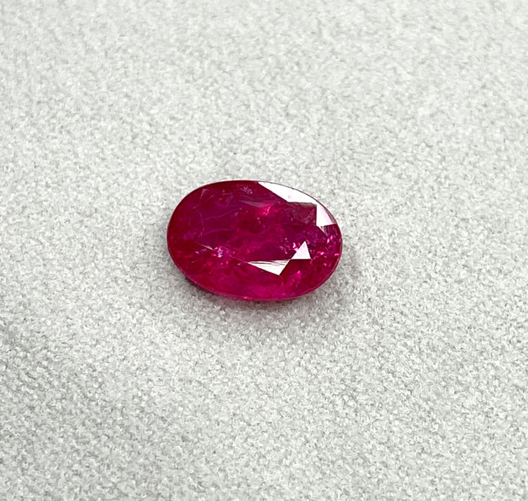 สีชมพูแดง