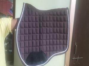 Almohadilla de sillín para carreras de caballos, equipo de equitación, almohadilla equina personalizada de lujo, fabricante de productos de carreras al por mayor, tienda de tachuelas en línea Kanpur - Product Image 2