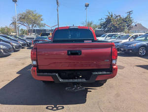 Camioneta Usada de Tamaño Mediano 2024, Paquete Todoterreno 4X4, Transmisión Automática, Vehículo de Segunda Mano en Venta - Product Image 5