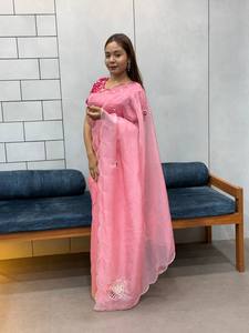 Venta al por mayor de Ropa Étnica Saree con blusa dibujado a mano con borlas Pallu para bodas y fiestas - Product Image 6