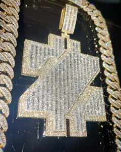 Pendentif personnalisé en or jaune 18 carats pour enfant, collier personnalisé en forme de glaçon creux, moissanite, breloques hip-hop en forme d'animal - Product Image 2