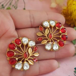 Precioso conjunto de pendientes con estilo de la mejor calidad con tono dorado, perfecto para ocasiones de boda para mujeres y niñas - Product Image 1