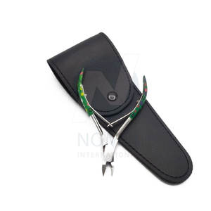 Ciseaux de manucure professionnels robustes en acier inoxydable Thwaites coupe-ongles et pince à cuticules incarnées pour usage personnel - Product Image 4