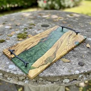 Plateau minimaliste en résine et bois fait à la main, organisateur fonctionnel pour table de toilette, bureau et espace de vie à prix compétitif - Product Image 1