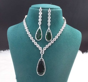 Exportation Qualité Radiant AD Collier Ensemble Conception Personnalisée Festive Mariage et Fête Porter des Bijoux Disponible pour les Commandes en Gros - Product Image 2