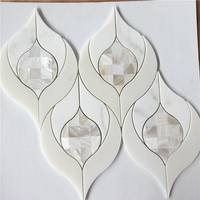 Sculptures et sculptures en pierre artisanales de design moderne en marbre blanc et autres couleurs pour une utilisation intérieure/extérieure, durables, qualité 100% garantie