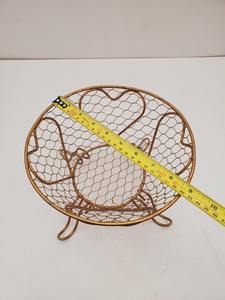 Bol décoratif en métal minimaliste, idéal pour la table à manger familiale, décoration élégante pour la maison et salon moderne - Product Image 6