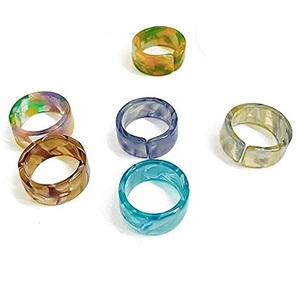 Venta caliente Anillos de resina de diseño moderno Estilo clásico Joyería de moda ajustable Anillos de dedo para niñas Venta personalizada - Product Image 1