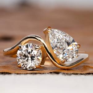 Hermoso anillo de diamantes cultivados en dos laboratorios con joyería de diamantes en forma de pera y redonda en venta al por mayor bonito anillo fijo con ajuste de punta - Product Image 1