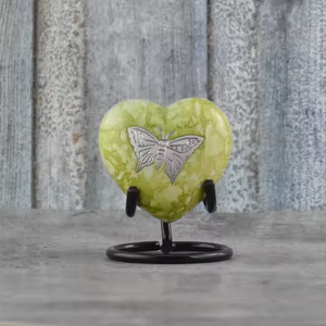 Urna real de cremación forestal de metal esmaltado verde claro que ofrece una urna funeraria digna y elegante a un precio asequible - Product Image 3