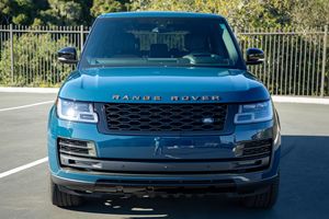รถยนต์ Range Rover SVAutobiography Dynamic Edition ปี 2021 สภาพดีเยี่ยม เครื่องยนต์ V8 ซูเปอร์ชาร์จ SVO-Tuned กำลัง 557 แรงม้า ระบบขับเคลื่อนสี่ล้อ AWD สี B-espoke SVO Premium Pale - Product Image 2