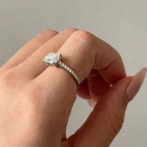 Vente en gros exclusive de bague pour femme en diamant cultivé en laboratoire de 2.2 carats or blanc/jaune/rose 10 carats certifié IGI taille brillant moins cher - Product Image 4