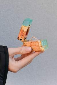 Boîte à bagues unique faite à la main en gros proposition de fiançailles mariage Unique Double fente en bois et résine boîte à bagues à bijoux - Product Image 5