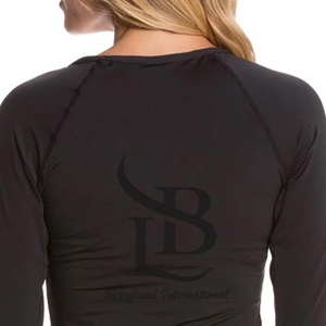 เสื้อแรชการ์ดสำหรับผู้หญิงสำหรับใส่เล่นกีฬาพิมพ์ซับลิเมชันโลโก้ตามสั่งดีไซน์ตามสั่ง - Product Image 3