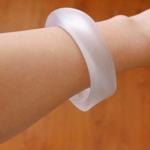 กำไลและสร้อยข้อมือเรซิ่นสำหรับผู้หญิง คอลเลคชั่นใหม่ เครื่องประดับสไตล์นางฟ้าสำหรับงานปาร์ตี้และงานแต่งงาน คุณภาพสูง - Product Image 5