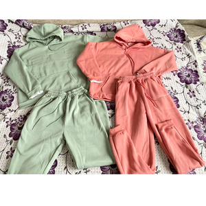 ... Conjunto de chándal ligero para mujer, ropa deportiva informal, cómoda para gimnasio, trotar, entrenamiento, correr y uso diario al aire libre - Product Image 1