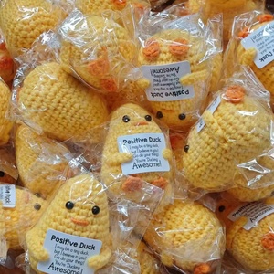 ตุ๊กตาผลไม้ถักโครเชต์ทำมือ พร้อมการ์ด ของเล่นผักถักไหมพรม ตกแต่งโต๊ะทำงาน สร้างความสุข ของขวัญสร้างสรรค์ใหม่ - Product Image 2