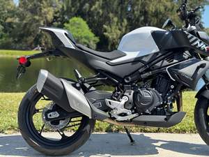 CFMOTO 450NK 2024 d'occasion disponible à la vente - Product Image 4