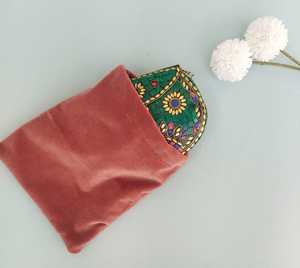 Pochette Métallique Faite Main pour Femmes Cadeau de Mariage Sac de Soirée Élégant Sac à Main Unique Inspiré des Créateurs avec Chaîne - Product Image 4