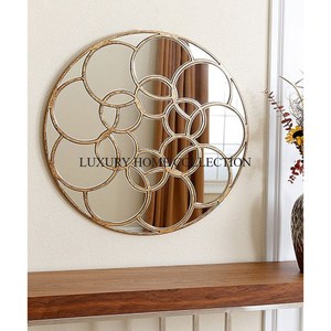 Marco de espejo de pared de Metal antiguo con reflejos de bronce sutiles bellamente detallados para uso decorativo clásico - Product Image 2