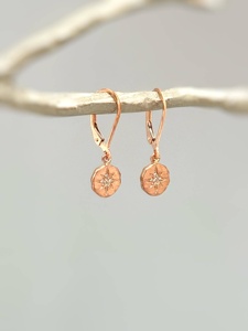 Pendientes de Plata de Ley 925 con Circonita Cúbica Personalizados, Estilo Vintage y Moderno, Joyería de Alta Calidad al por Mayor para Mujer - Product Image 4