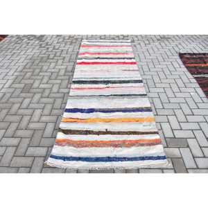 Alfombra Kilim Vintage de 3.37x9 pies, azul, blanca, con motivos de plantas y árboles, alfombra turca de lana. - Product Image 1
