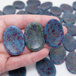 ฮวงจุ้ยและนางฟ้าคริสตัลขัดนิ้วหัวแม่มือ kyanite พลอยบำบัดกึ่งมีค่าสำหรับกังวลหินคริสตัลปาล์ม - Product Image 4