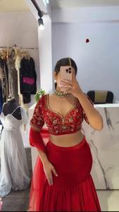 Compre Ahora: Elegantes Lehengas de Seda Georgette en Color Rojo, Inspirados en Bollywood, con un Look Atractivo y Tradicional - Product Image 3