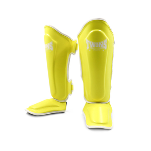Espinilleras Dobles de Alta Calidad Hechas de Cuero Genuino con Diseño Personalizado, Logotipo a Color y Cierre de Velcro para Muay Thai - Product Image 4