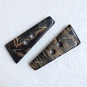 เสื้อแจ็กเก็ตทรงสามเหลี่ยมมีฮู้ดสำหรับผู้ชายและผู้หญิง, เสื้อแจ็คเก็ตทรงสามเหลี่ยมมีกระดุมเปิดปิดสีดำ - Product Image 2