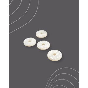 Perles en nacre blanche sculptées en forme de donut - Product Image 3
