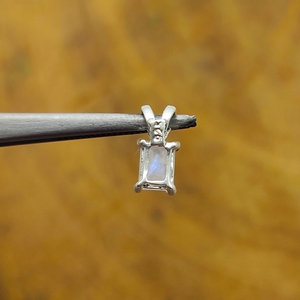 สร้อยคอจี้เงินสีรุ้งทรงสี่เหลี่ยมเพชรพลอยประดับ925งานฝีมือจากช่างฝีมือจี้เงินขนาดเล็กจี้ดีมีเสน่ห์ - Product Image 2