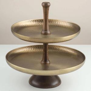 Support à gâteau vintage en bois et métal à 2 niveaux, finition laiton martelé, plateau rond pour desserts, idéal pour les buffets, la restauration et la décoration de table - Product Image 1