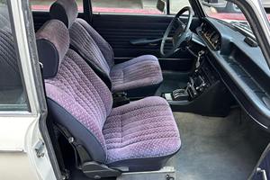 1976 B-M-W-2-0-0-2  Autos usados de alta calidad disponibles a precio de fábrica para suministro al por mayor - Product Image 2