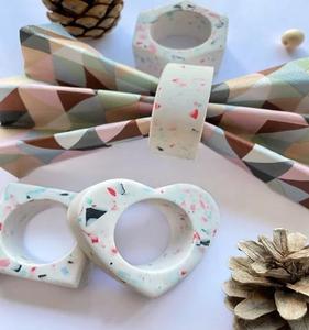 Servilleteros hechos a mano con forma personalizada, servilleteros de resina de colores de buena calidad para Decoración de mesa de cena y fiesta de boda - Product Image 2