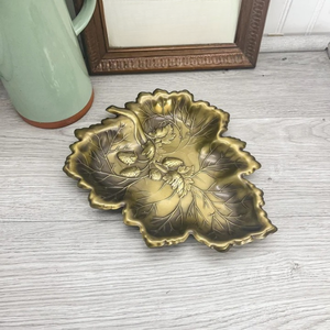 Plateau à feuilles gratuites Plat de service en métal fait à la main pour mariages Hôtel Restaurants Maison Table et fête Décoration Plateau décoratif de luxe - Product Image 1