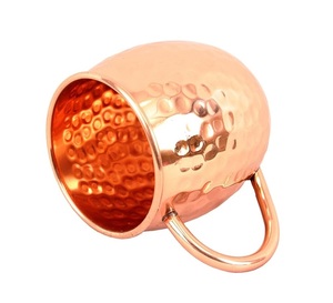 Taza de cobre Moscow Mule grabada con forma clásica y brillo metálico perfecta para cumpleaños inauguración de casa o regalos de boda - Product Image 4