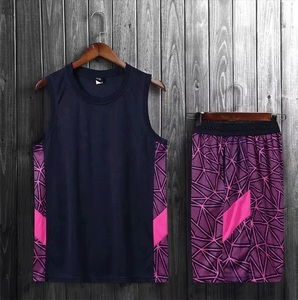 Conjunto de Uniforme de Baloncesto Reversible con Sublimación Personalizada, Transpirable, Antibacterial, de Secado Rápido, 100% - Product Image 1