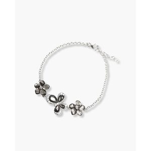 Pulsera con Dijes Finos de Mariposas y Flores Pequeñas - Product Image 3
