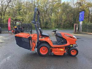 COMPRE LA CORTADORA DE CÉSPED CON ASIENTO KUBOTA GR2120 CON RECOLECTOR DE CÉSPED - Product Image 4