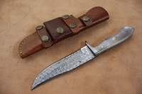 Couteau de chasse Jexa en acier Damas à bord partiellement dentelé, léger, durable, multifonctionnel pour le camping, avec manche en os et étui