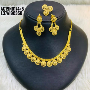 Collier court de belle conception Nouveaux bijoux de mode de haute qualité Bijoux d'un gramme plaqués or 18K - Product Image 1