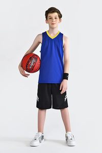 Uniformes athlétiques personnalisés pour enfants Maillot de basket-ball réversible et short respirant 1 ensemble pour la pratique des sports d'équipe - Product Image 2